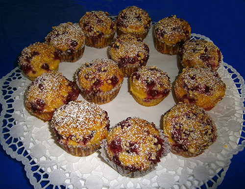 Johannisbeer-Muffins mit Schmandguss