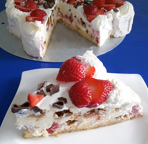 Erdbeer-Torte mit Mandellikör und Amaretti