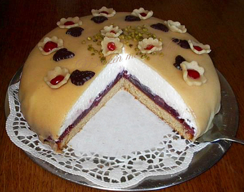 Marzipan-Kirsch-Torte 1.
