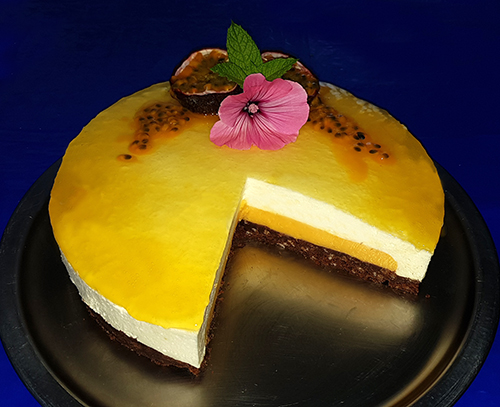 Buttermilch-Torte mit Maracujafüllung